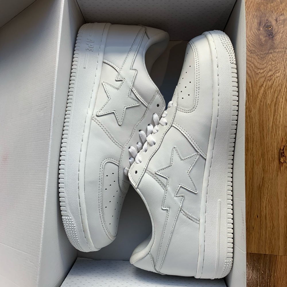 (AUTHENTIC) Vintage White Bape Low Sneakers (2004)